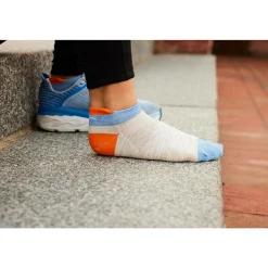 Women Darn Tough Womens Run No Show Tab Socks